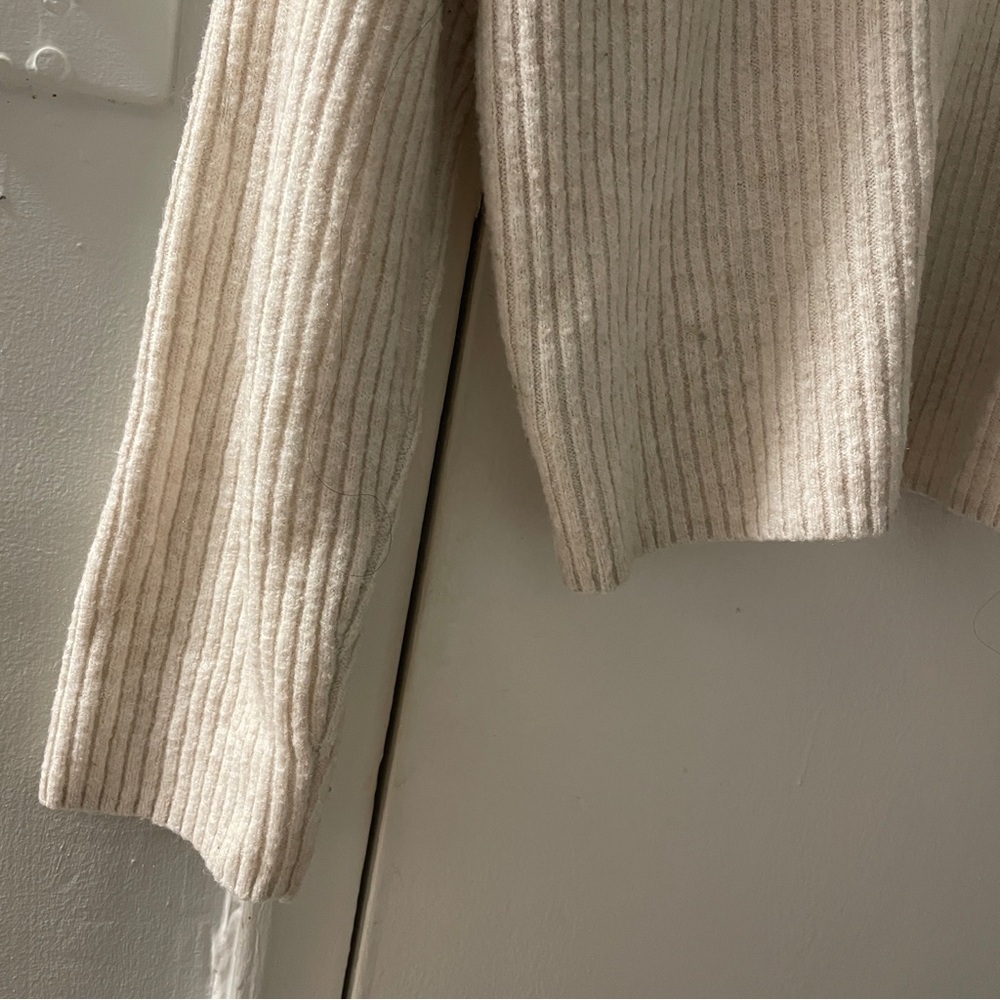 H&M Sweater - Picture 3 of 7